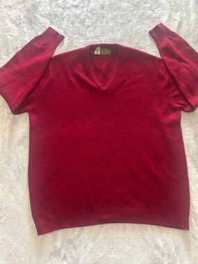 Alan Paine Classic V-Neck Sweater in Burgundy